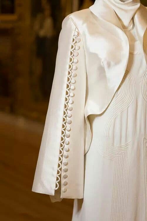 Buttoned sleeve blouse